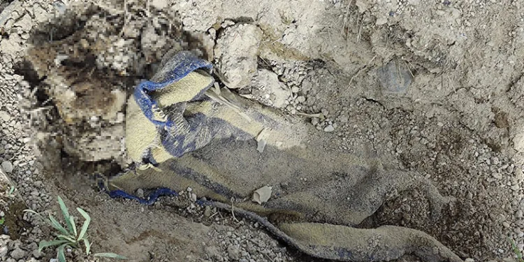 Boş arazide battaniyeye sarılarak gömülmüş ceset bulundu