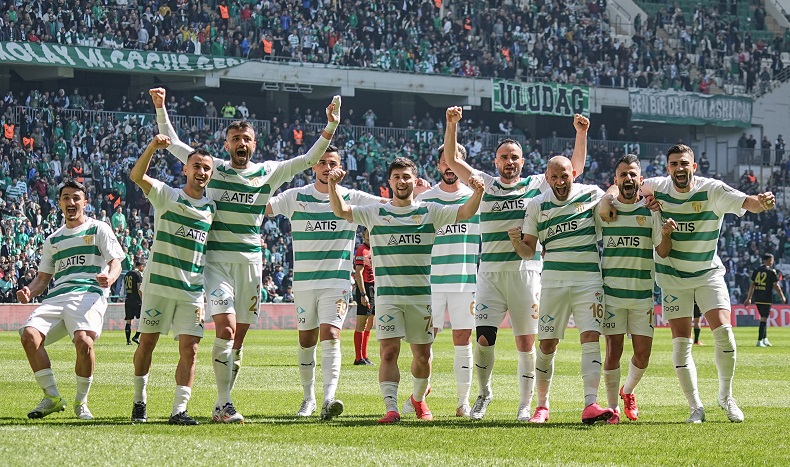 Adem Çağlayan ve Futbolcular