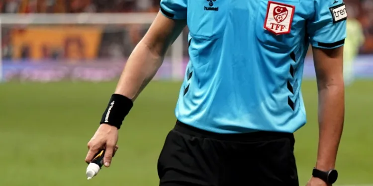 Süper Lig’te 36. hafta maçlarını yönetecek hakemler açıklandı