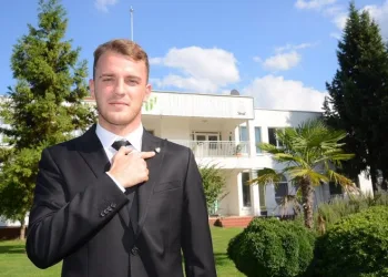 Ertuğrul Ersoy için özel ve anlamlı imza töreni