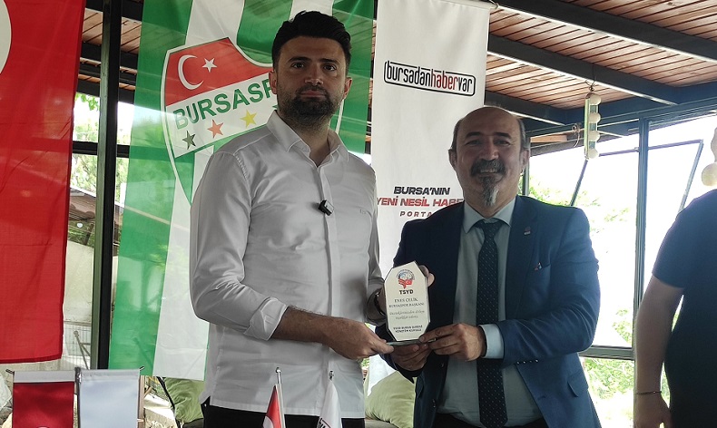 Enes Çelik'e plaket