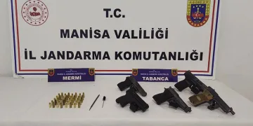 İşyerinde 5 ruhsatsız tabancayla yakalandı