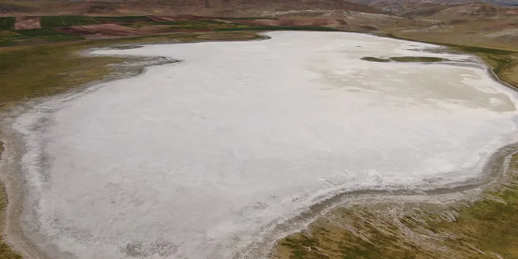 İklim değişikliği Tuz Gölü’nü kuruttu