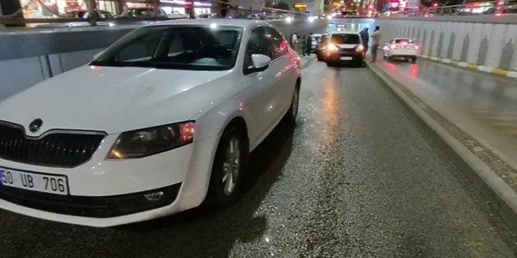 Köprülü kavşakta zincirleme trafik kazası