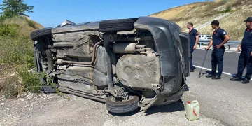 Takla atan otomobilden yara almadan kurtuldular