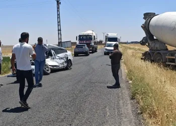 Beton mikseri ile otomobil çapıştı: 2 ölü, 1 yaralı
