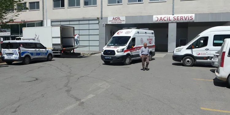 İskeleden düşen işçi hayatını kaybetti