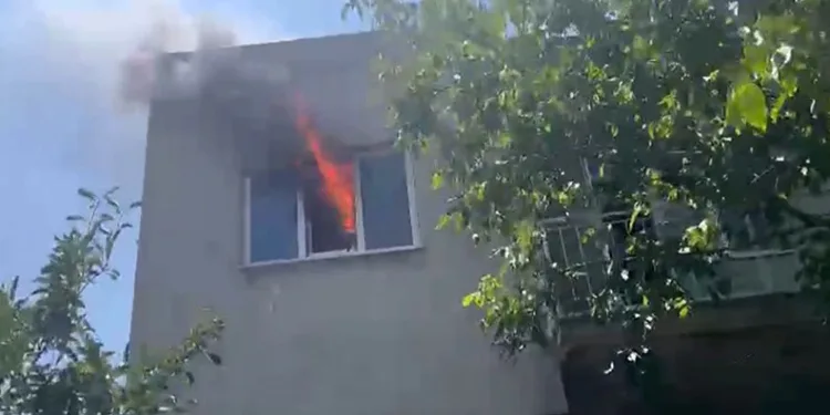 Burdur’da iki katlı evde yangın