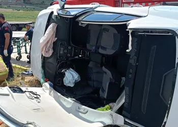 Kırıkkale’de otomobil şarampole devrildi: 2 yaralı