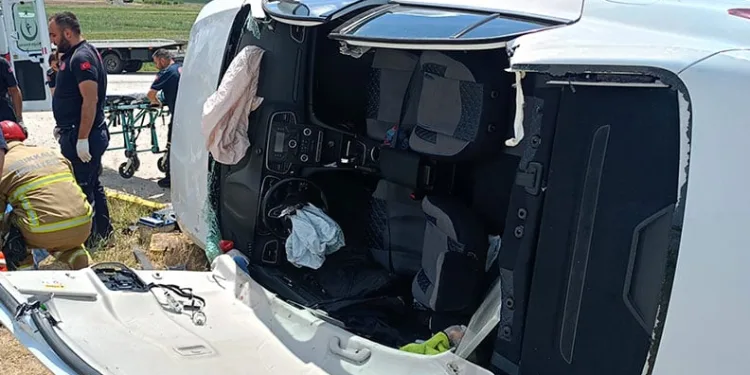 Kırıkkale’de otomobil şarampole devrildi: 2 yaralı
