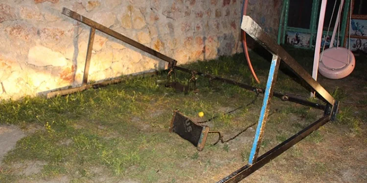 Salıncaktan düşen 4 yaşındaki çocuk hayatını kaybetti