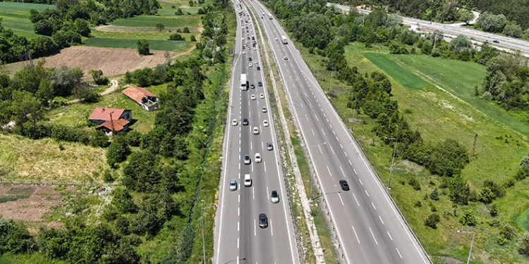 Bayram trafiği sürüyor: Bolu’da kilometrelerce kuyruk