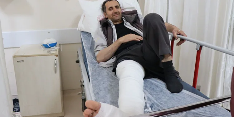 Erzurum’da üzerine kurbanlık düşen adamın ayağı kırıldı