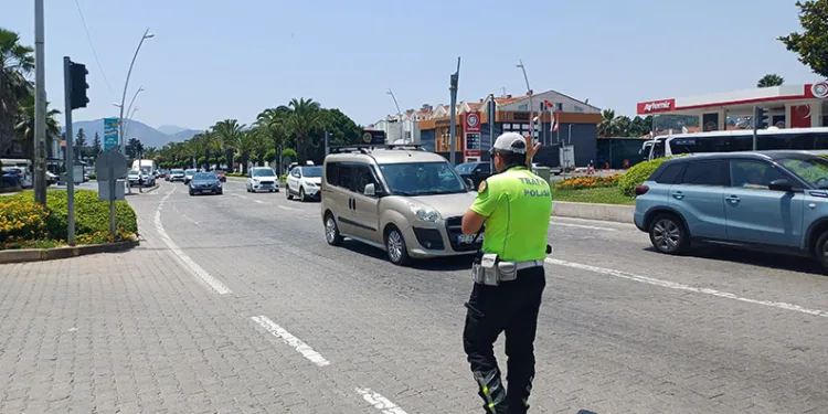 Marmaris’te tatilciler dönüş yolunda