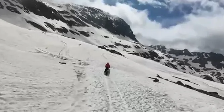 Rize’de Haziran ayında ‘karda kayak’ keyfi