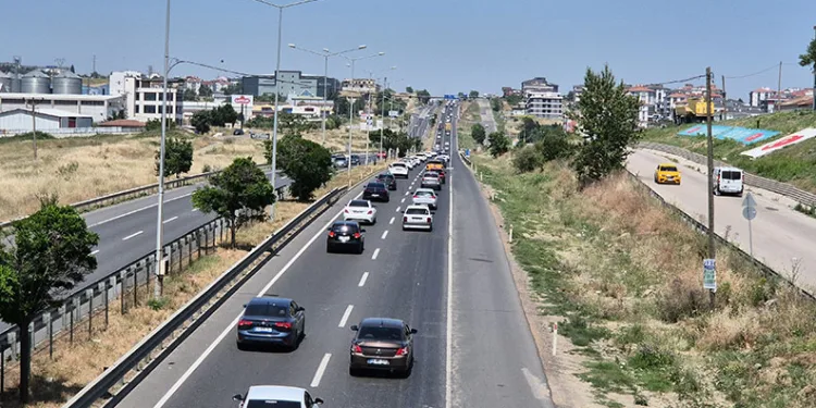 Trakya’dan İstanbul yönüne trafik yoğunluğu oluştu
