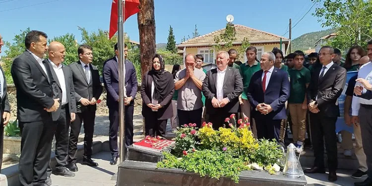 Aybüke öğretmen şehadetinin 8. yıl dönümünde dualarla anıldı