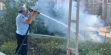 Karaman’daki ot yangını evlere sıçramadan söndürüldü