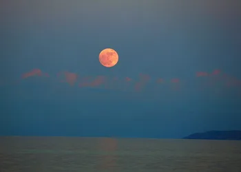 Van Gölü’nde dolunay güzelliği