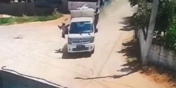 Aydın’da çöp toplama aracından düşen işçi ağır yaralandı