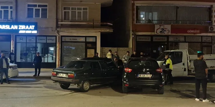 Çorum’da iki otomobil çarpıştı: 1 yaralı