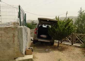 Batman’da virajı alamayan sürücü, mesire alanı duvarına çarptı