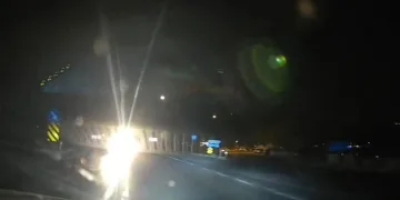 Erdek’te tersten gelen otomobil faciaya davetiye çıkardı