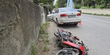 Otomobille çarpışan motosikletin sürücüsü hastanede hayatını kaybetti