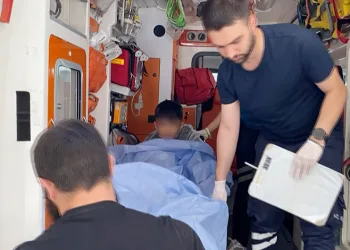 Aksaray’da bıçaklı kavga kanlı bitti: 1 yaralı