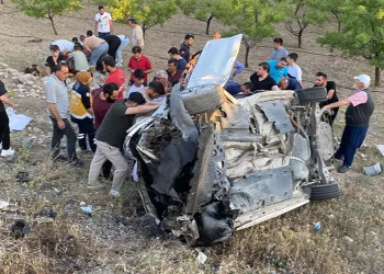 Aksaray’da 2 otomobil çarpıştı: 8 yaralı