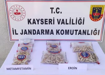 Mide ve bağırsaklarında 3 kilo uyuşturucuyla yakalandılar