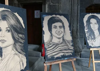 Yeşilçam filmlerinin unutulmaz isimlerinin portrelerini çizdiler