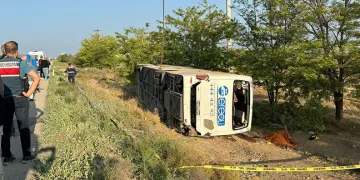 Konya’da yolcu otobüsü devrildi: 1 ölü, 23 yaralı