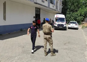 Batman’da psikolojik sorunları olan şahıs, tahra ile ailesini rehin aldı