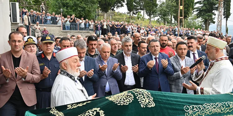 Selde kaybolduktan 6 gün sonra bulunan Hüseyin Aydın, son yolculuğuna uğurlandı