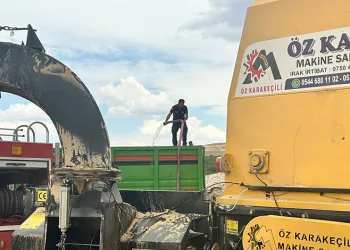 Siirt’te biçerdöverden sıçrayan kıvılcım yangına neden oldu