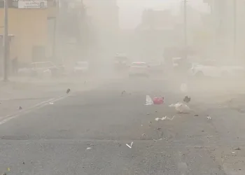 Şiddetli rüzgar çatıları uçurdu