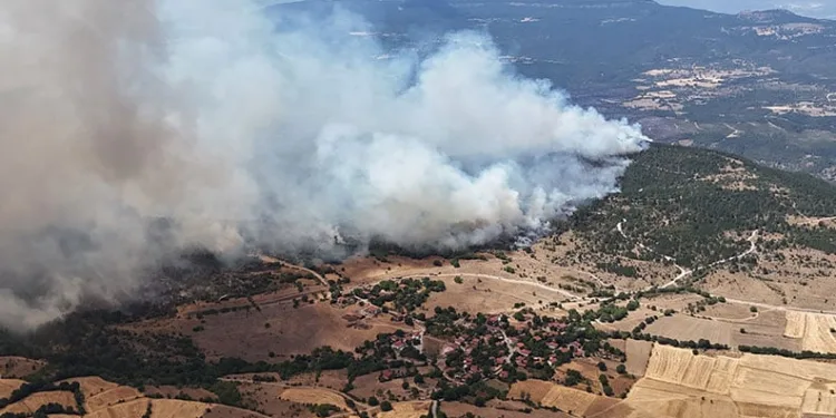 Yoğun dumanlar havadan müdahaleyi zorlaştırıyor
