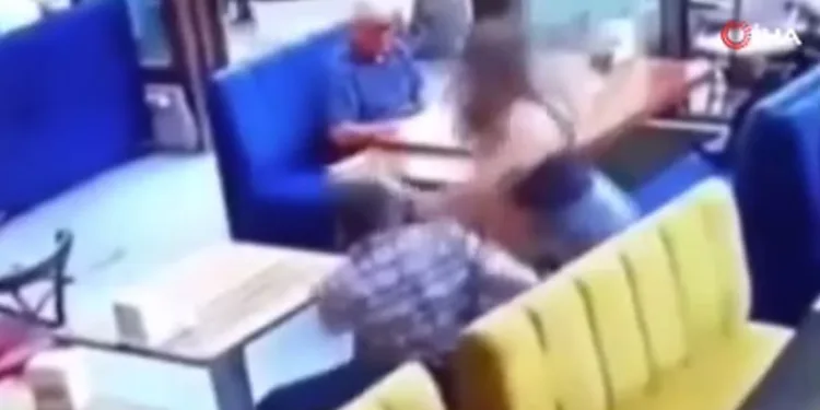 Tokat atan müşteriye tokatlı ders