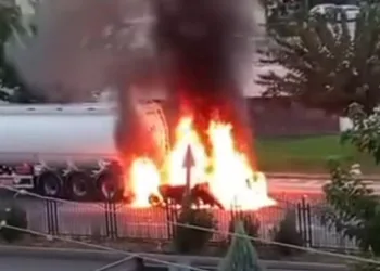 Diyarbakır’da alevlere teslim olan otomobil patladı