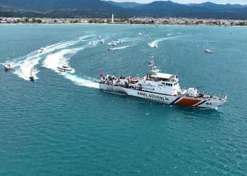 Edremit’te Kabotaj Bayramı tekne korteji ile kutlandı