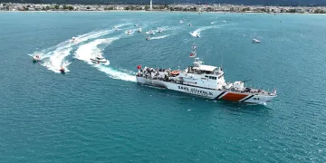 Edremit’te Kabotaj Bayramı tekne korteji ile kutlandı