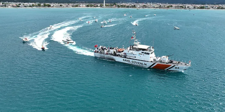 Edremit’te Kabotaj Bayramı tekne korteji ile kutlandı