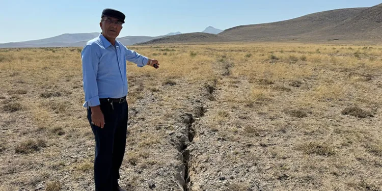 Konya’da yüzey yarıkları tedirgin ediyor