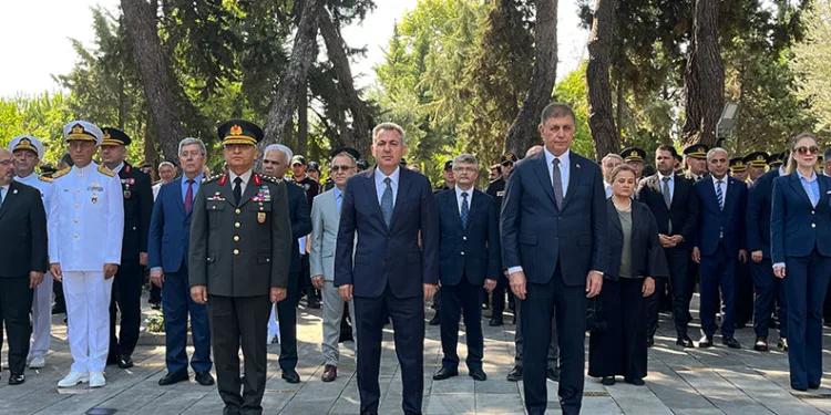 İzmir’de 15 Temmuz şehitleri dualarla anıldı