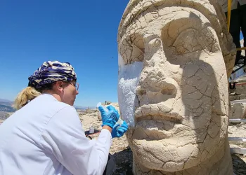 Nemrut Dağı’ndaki heykellere nano kireç enjekte edildi