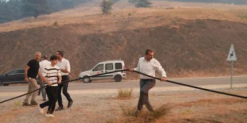 Yangın şehitleri başkana sarılıp ayran ikram etmişler