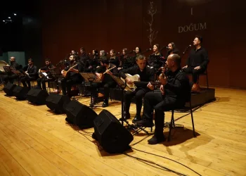 Bursalılar duygularla dolu konseri ayakta alkışladı