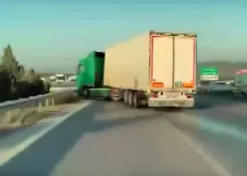 Mersin otoyolda zincirleme kaza kamerada