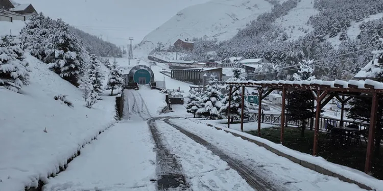 Palandöken beyaz gelinliğini giydi